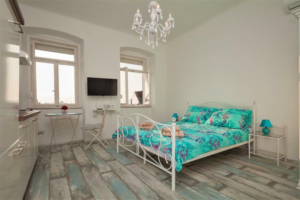 PUY Main Square Apartments With Sea View מראה חיצוני תמונה