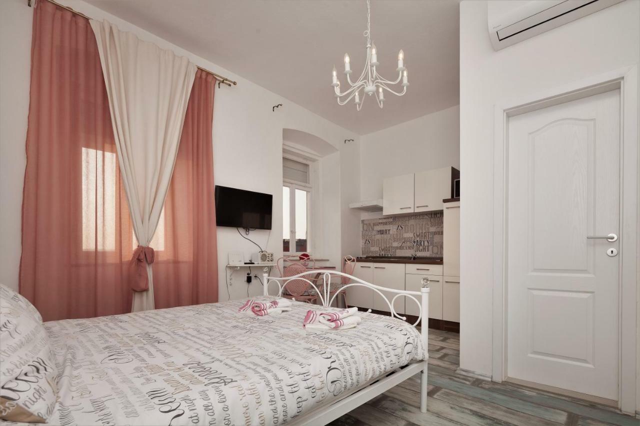 PUY Main Square Apartments With Sea View מראה חיצוני תמונה