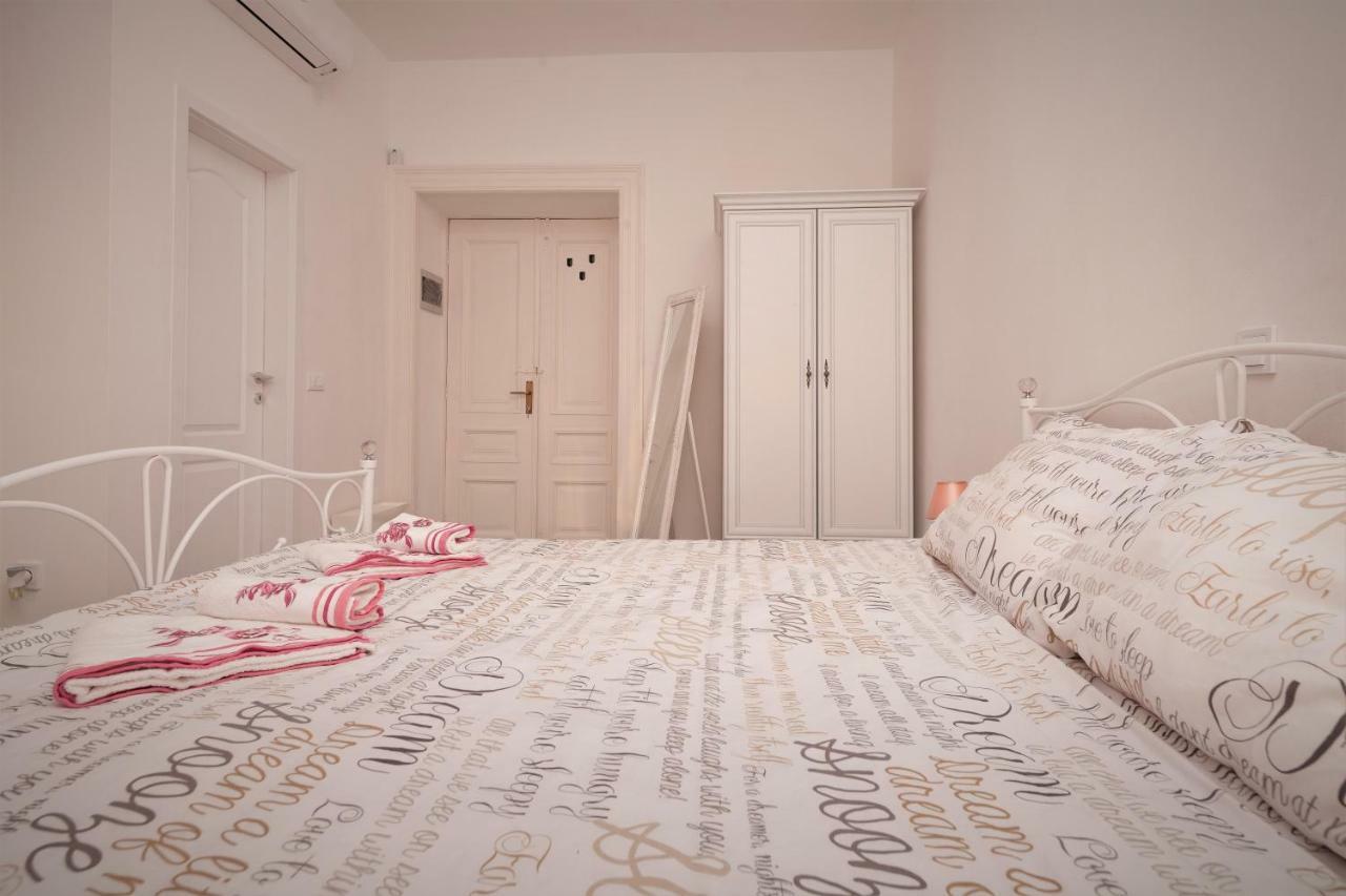 PUY Main Square Apartments With Sea View מראה חיצוני תמונה